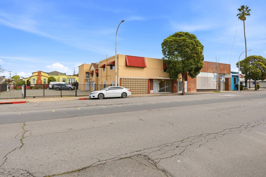 More Photos Of 2809-2815 Macdonald Ave, Richmond Office For Sale