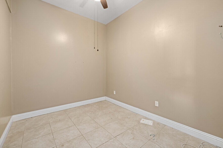 More Photos Of 307 W Avenue I, Lancaster Service For Sale