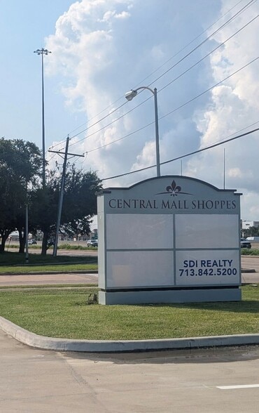 More Photos Of 8450 Memorial Blvd, Port, Port Arthur Storefront For Lease