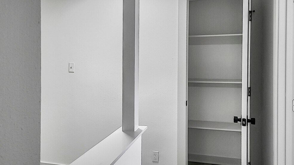More Photos Of 2020 Cottonwood St, Beaumont Apartments For Sale