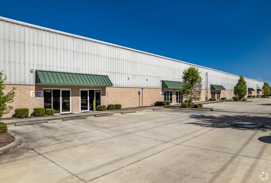 More Photos Of 7182-7208 E 21st St, Sarasota Light Manufacturing For Sale