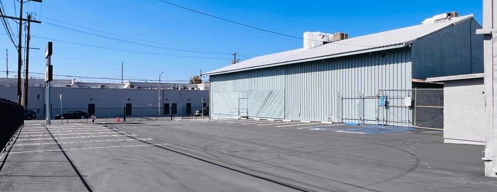 More Photos Of 2219 Fair Park Ave, Los Angeles Warehouse For Lease