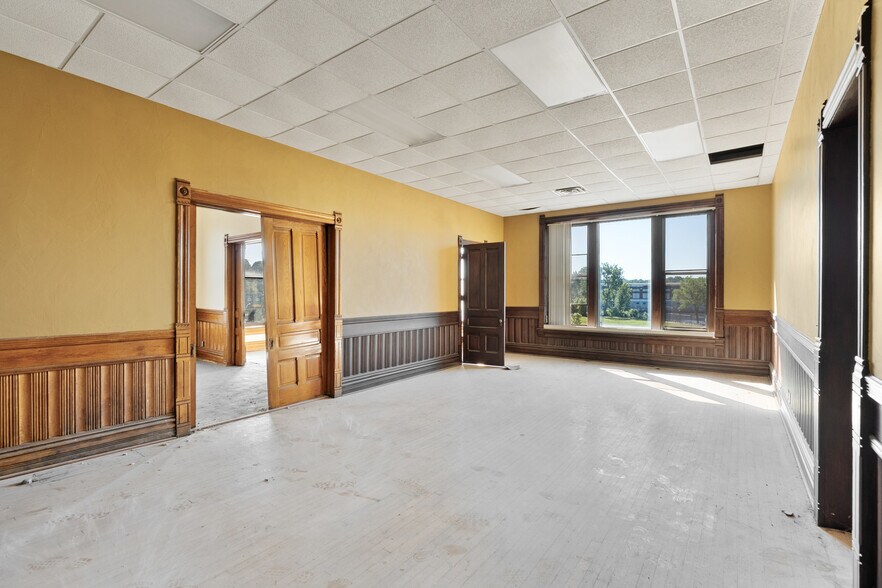 More Photos Of 2 Bay St, Chippewa Falls Storefront Retail Office For Sale