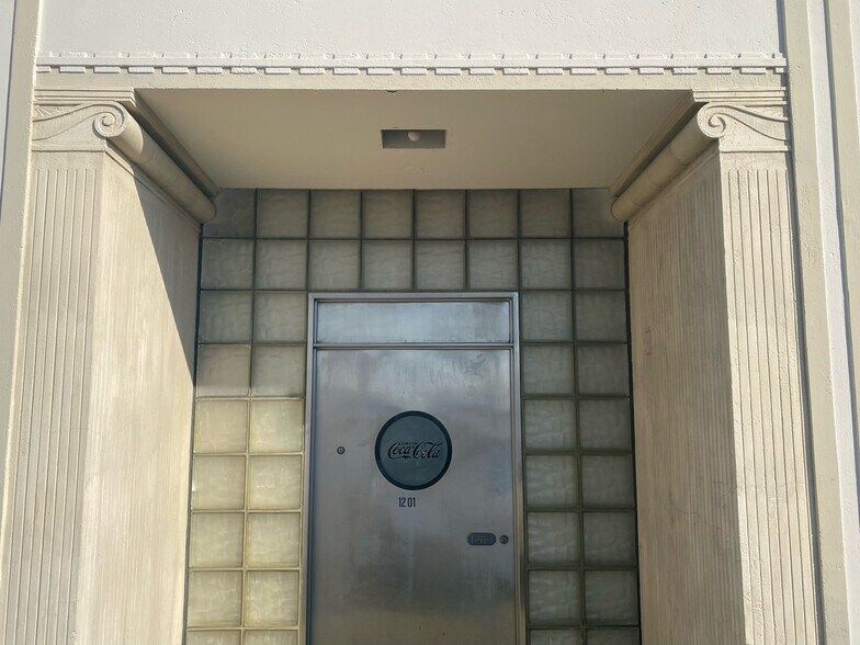 More Photos Of 1201 Austin Ave, Waco Warehouse For Sale