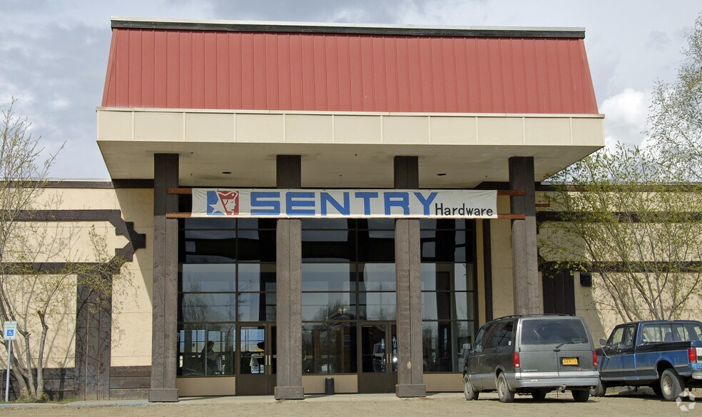 More Photos Of 301 N Santa Claus Ln, North Pole Unknown For Lease