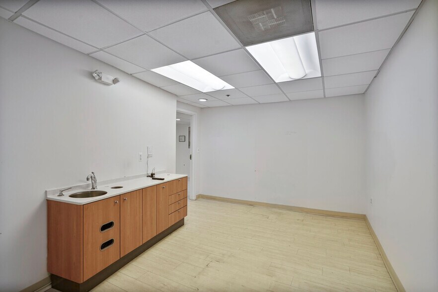 More Photos Of 3 Washington Cir NW, Washington Office For Sale