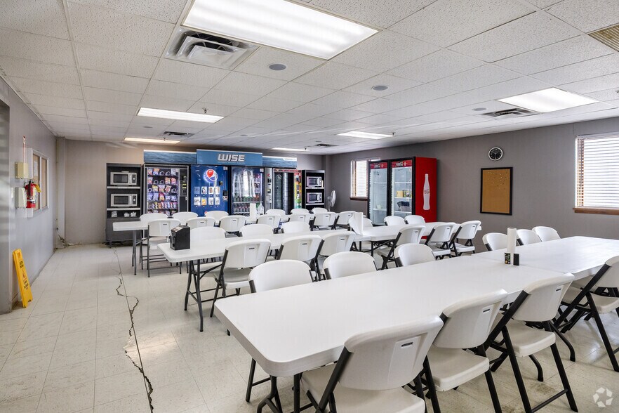 More Photos Of 3750 Industrial Dr, Carlyle Warehouse For Sale