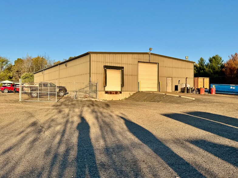 More Photos Of 3822 Victory Ave, Louisville Warehouse For Lease