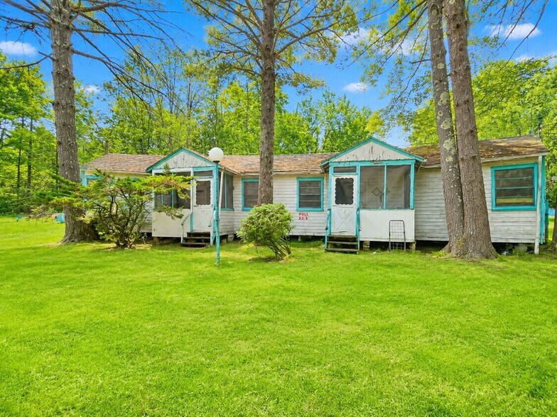 More Photos Of 94-100 Dingle Daisy Rd, Monticello Hotel For Sale