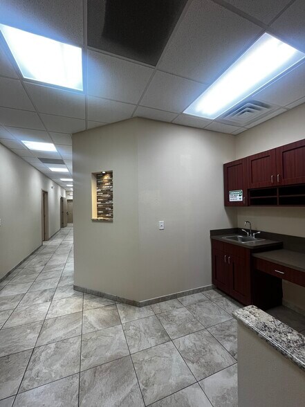 More Photos Of 2320 North Blvd W, Davenport Medical For Lease