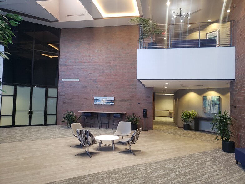 More Photos Of 4900 University Ave, West Des Moines Office For Lease