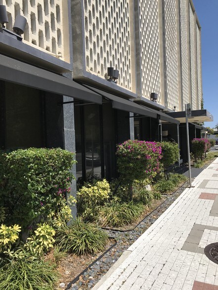 More Photos Of 915 NE 125th St, Miami Medical For Lease