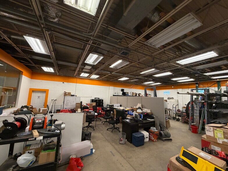 More Photos Of 521 Irish Hill Rd, Runnemede Light Distribution For Sale