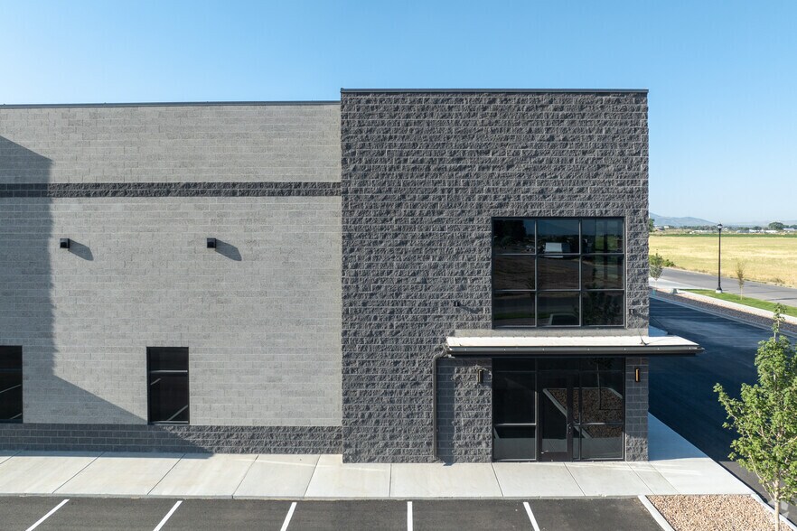 More Photos Of 861 W 1000 N, Spanish Fork Distribution For Lease