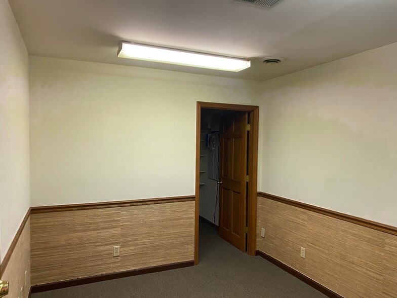 More Photos Of 5 Calendar Ct, Columbia Medical For Lease
