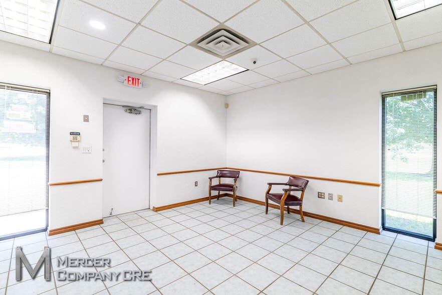 More Photos Of 10108 NW 10th St, Yukon Warehouse For Sale