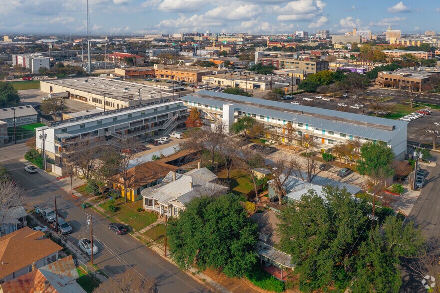 More Photos Of 1010 S Flores St, San Antonio Apartments For Lease