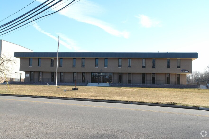 More Photos Of 333 Cedar Ave, Middlesex Office For Lease