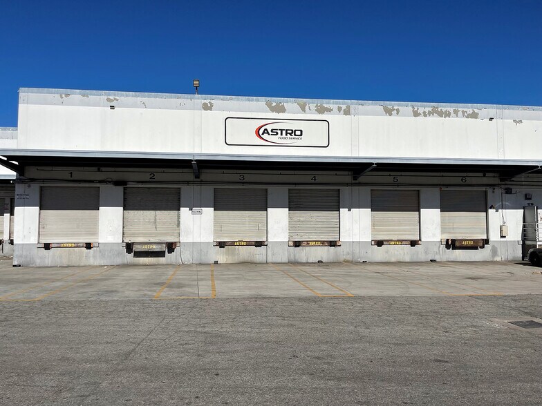 More Photos Of 1205-1321 Wholesale St, Los Angeles Warehouse For Lease