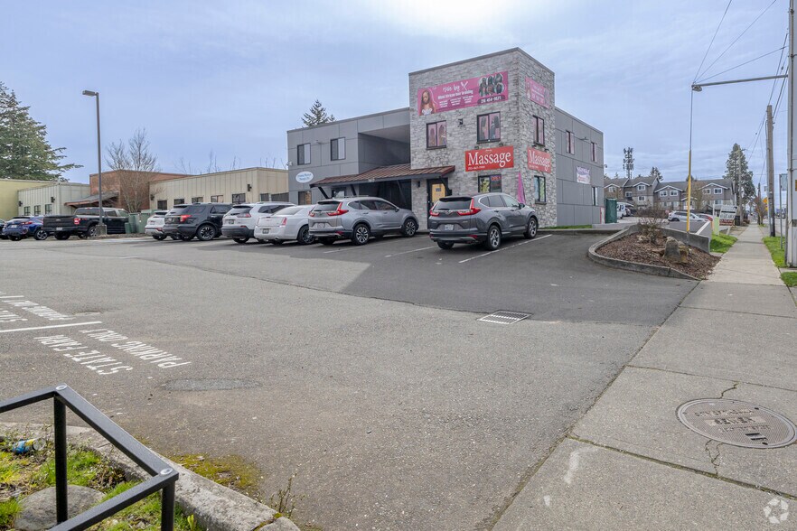 More Photos Of 7817 Pacific Ave, Tacoma Office For Sale