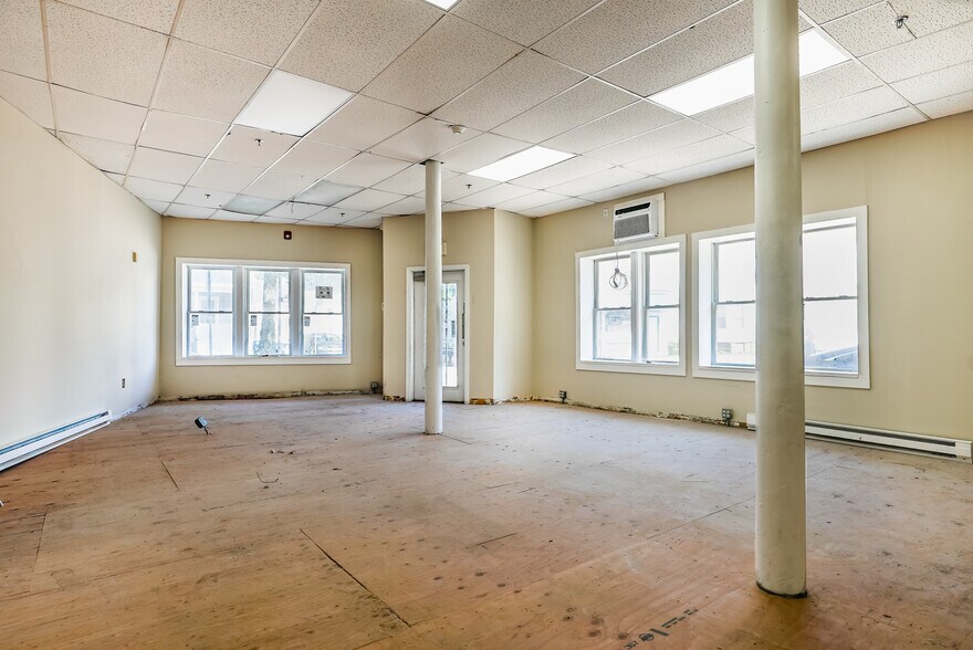 More Photos Of 639-647 County St, New Bedford Apartments For Lease