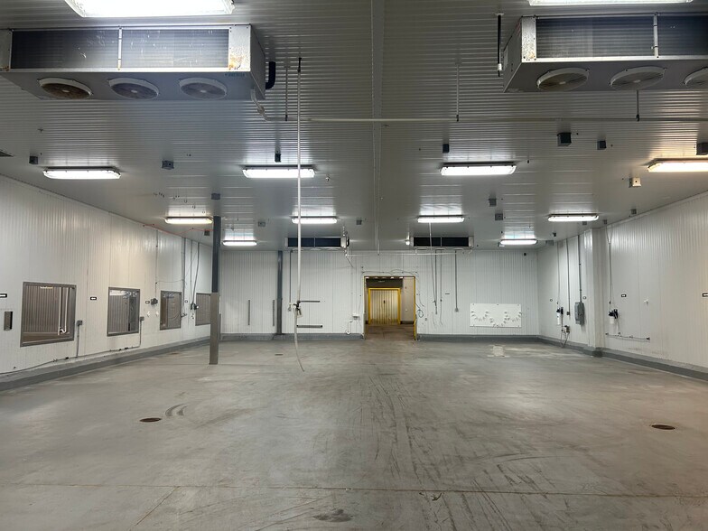 More Photos Of 2805 W Service Rd, Eagan Warehouse For Sale