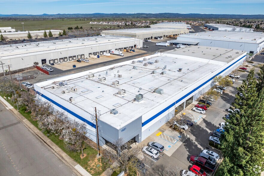 More Photos Of 1501 Aviation Blvd, Lincoln Warehouse For Lease