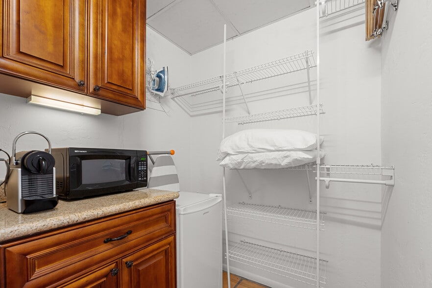 More Photos Of 1608 Lake Ave, West Palm Beach Hotel For Sale