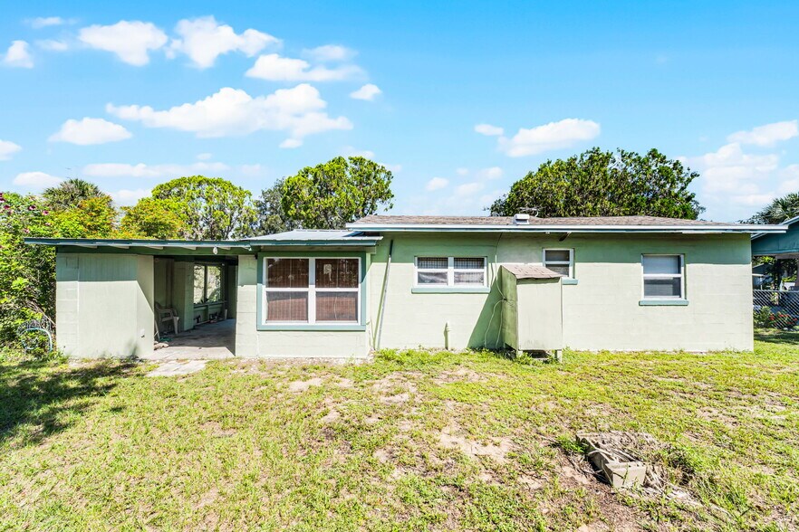 More Photos Of 102 Orange Ave, Edgewater Flex For Sale