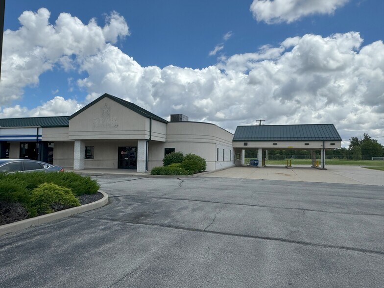 More Photos Of 1818-1820 N Coliseum Blvd, Fort Wayne General Retail For Lease