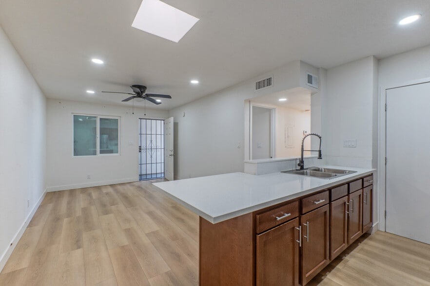 More Photos Of 2719 W Maryland Ave, Phoenix Apartments For Sale