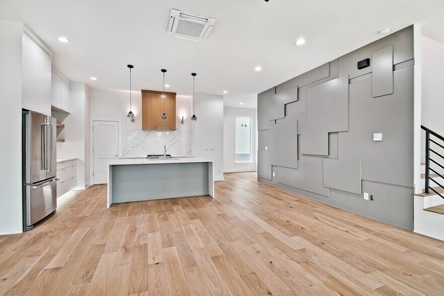 More Photos Of 204 9th St, Bentonville Apartments For Sale