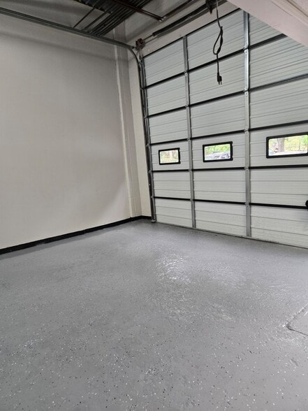 More Photos Of 6401 N Tryon St, Charlotte Auto Repair For Lease