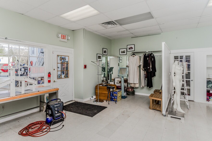 More Photos Of 29 Race St, Frenchtown Storefront Retail Office For Sale