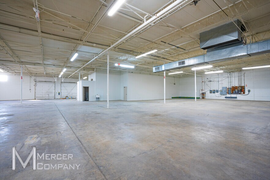 More Photos Of 8400 Directors Row, Dallas Warehouse For Lease