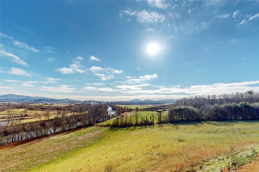 More Photos Of 598 Miles View Dr, Mills River Warehouse For Sale