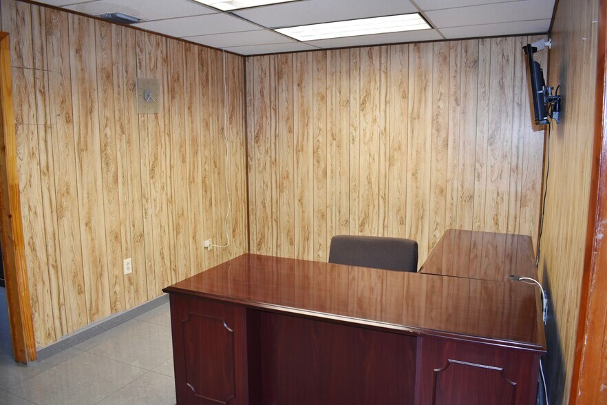 More Photos Of 7370-7384 NW 56th St, Miami Warehouse For Lease