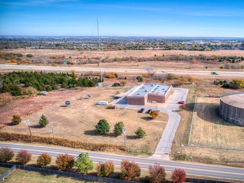 More Photos Of 9802 N Morgan Rd, Yukon Office For Sale