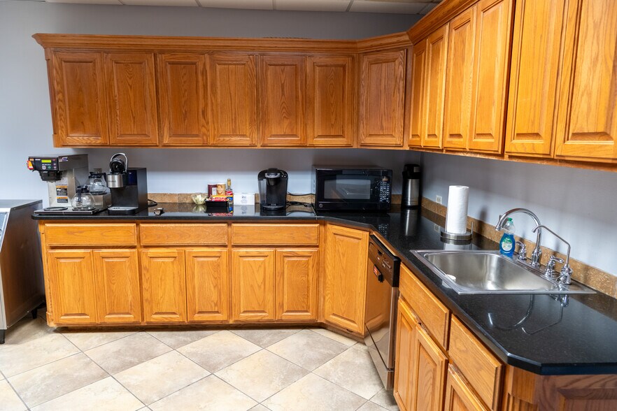 More Photos Of 125 W Missouri Ave, Midland Office For Lease