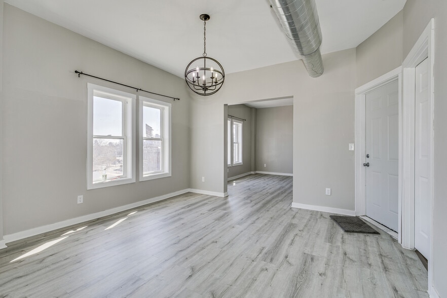 More Photos Of 1500 W Broadway Ave, Minneapolis Storefront Retail Residential For Sale