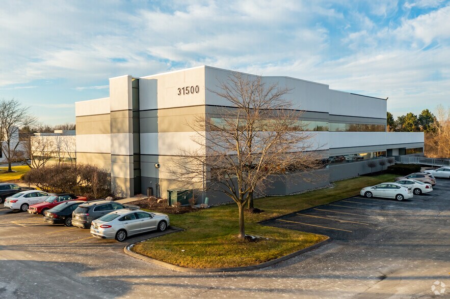 More Photos Of 31500 W 13 Mile Rd, Farmington Hills Medical For Lease