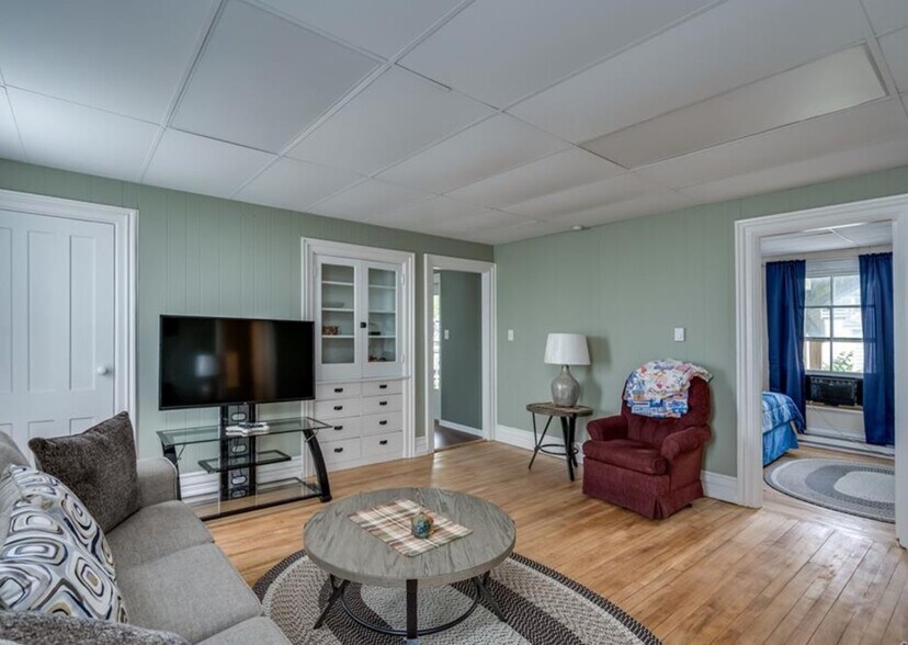 More Photos Of 16 Bethune St, Alexandria Bay Marina For Sale