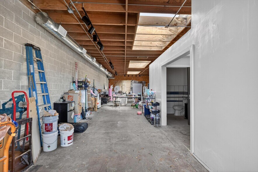 More Photos Of 5010 E Olympic Blvd, Los Angeles Warehouse For Sale
