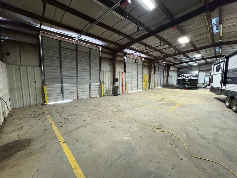 More Photos Of 8008 Dorchester Rd, Charleston Warehouse For Lease