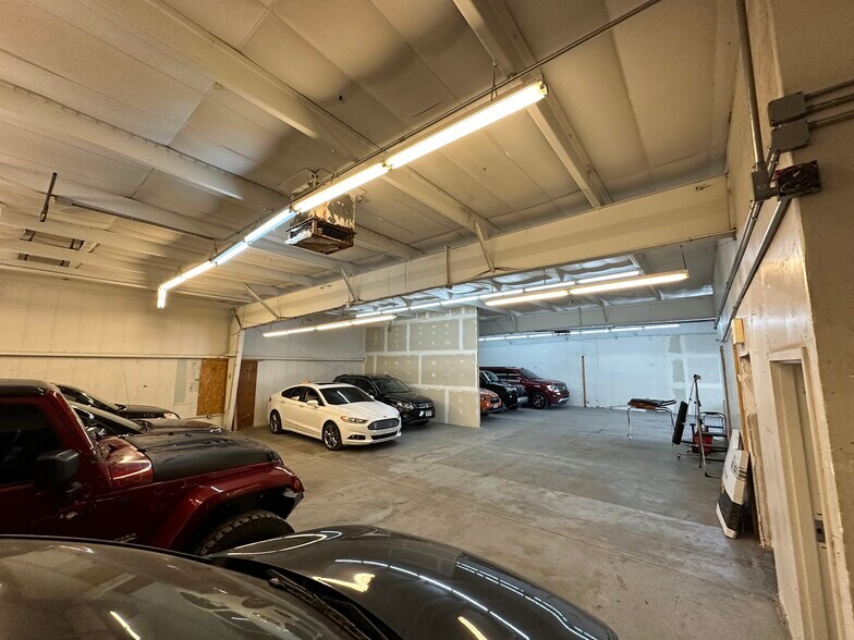 More Photos Of 2101 S Platte River Dr, Denver Warehouse For Lease