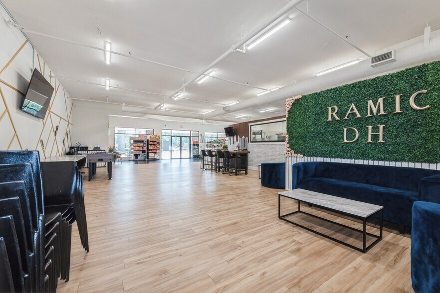 More Photos Of 5500 Merle Hay Rd, Johnston Storefront For Sale