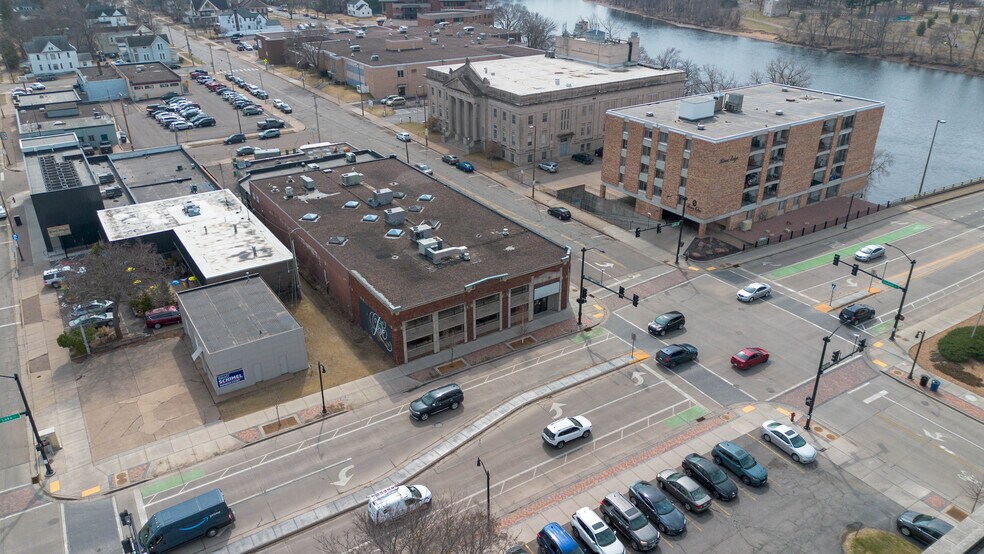 More Photos Of 201 E Lake St, Eau Claire General Retail For Sale