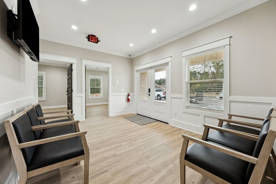 More Photos Of 122 Hawthorn Ln, Saint Marys Office For Lease