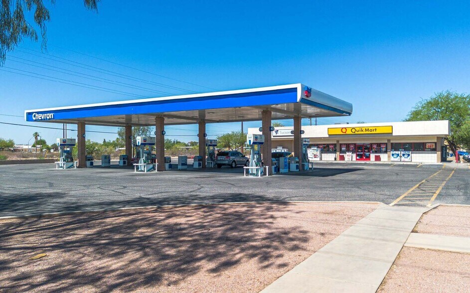 Primary Photo Of 5642 S Alvernon Way, Tucson Convenience Store For Sale