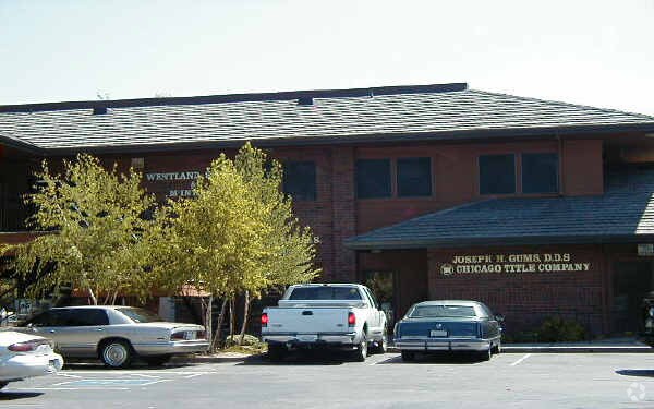 More Photos Of 301 S Ham Ln, Lodi Office For Lease